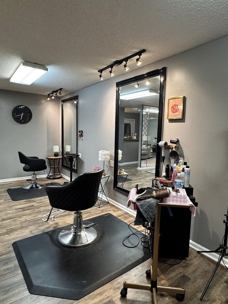 Jennifer's Chair-Goldsboro Logo