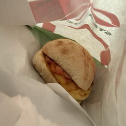 Starbucks - Bacon Gouda Sandwich