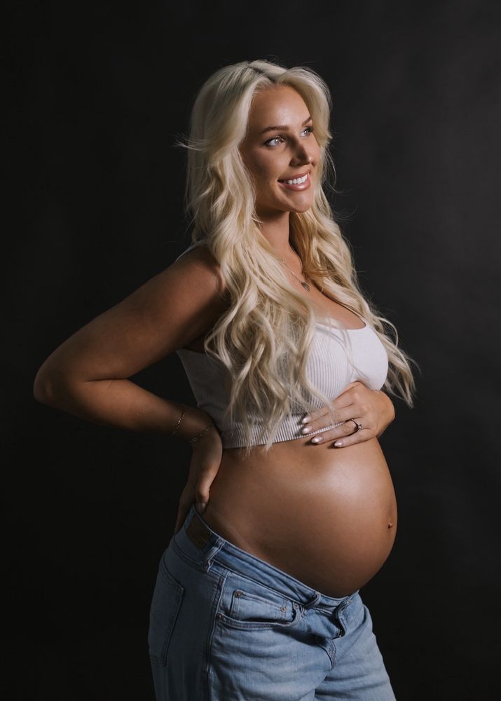 Aura Glow Beauty Logo