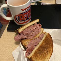 Mr. Corned Beef - Reg. Corned Beef Sandwich, plain in rye