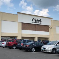 Michaels - Outside packed with cars