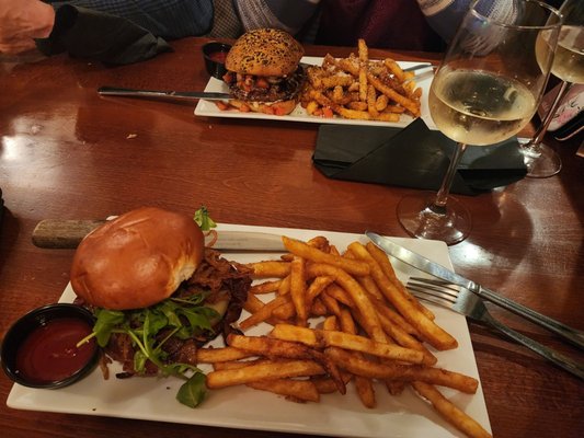 Carriage House Restaurant & Tavern by null