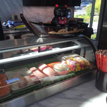 Boxing Fish - they bring their own sushi case! - Caterers Near Me