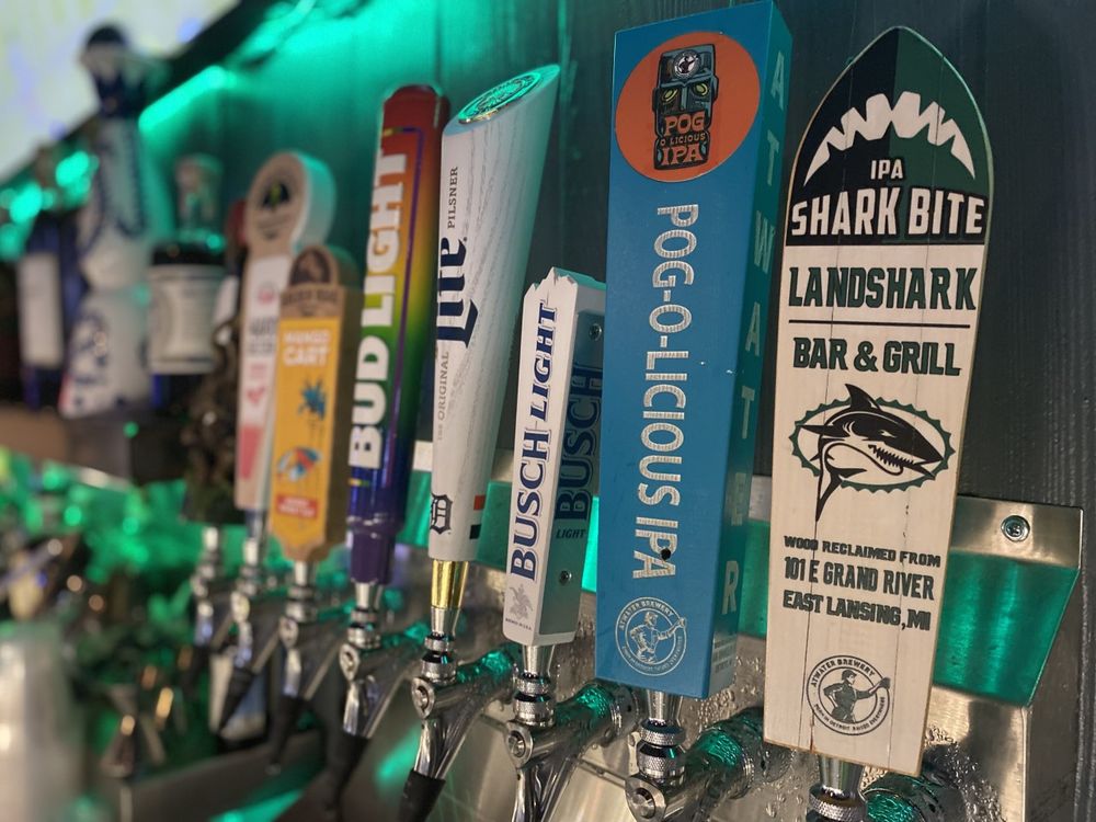 LANDSHARK BAR & GRILL Updated October 2024 31 Reviews 101 E Grand