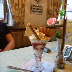 Restaurant Fröhlich - Eis mit Himbeeren