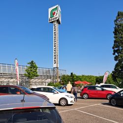 Erdbeer- u. Spargelhof Böser - Es gibt ausreichend Parkplätze auf dem Gelände