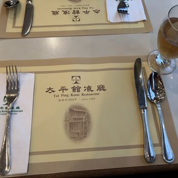 太平館餐廳 - Place setting with hot tea - Chinese Near Me - Hong Kong, HK