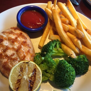 Red Lobster - Grilled salmon french fries and broccoli - Seafood Near Me - Tulsa, Oklahoma Red Lobster - Grilled salmon french fries and broccoli - Seafood Near Me - Tulsa, Oklahoma