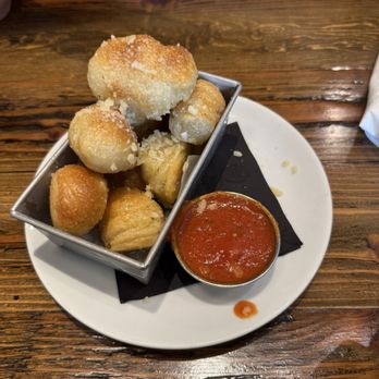 Oak Stone Craft Pizza and Bar - Garlic Dough Knots - Pizza Near Me - Winchester, Virginia
