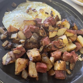 Roman's Cafe - Corned Beef Hash - American Near Me - Columbia Heights, Minnesota
