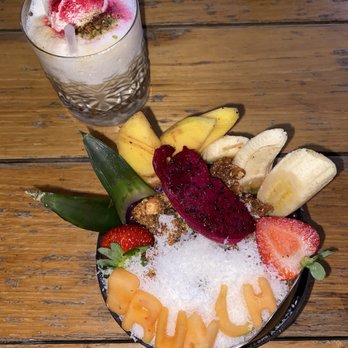 Brunch & Cake - The acai bowl and Spanish latte! - Breakfast & Brunch Near Me - Barcelona, B
