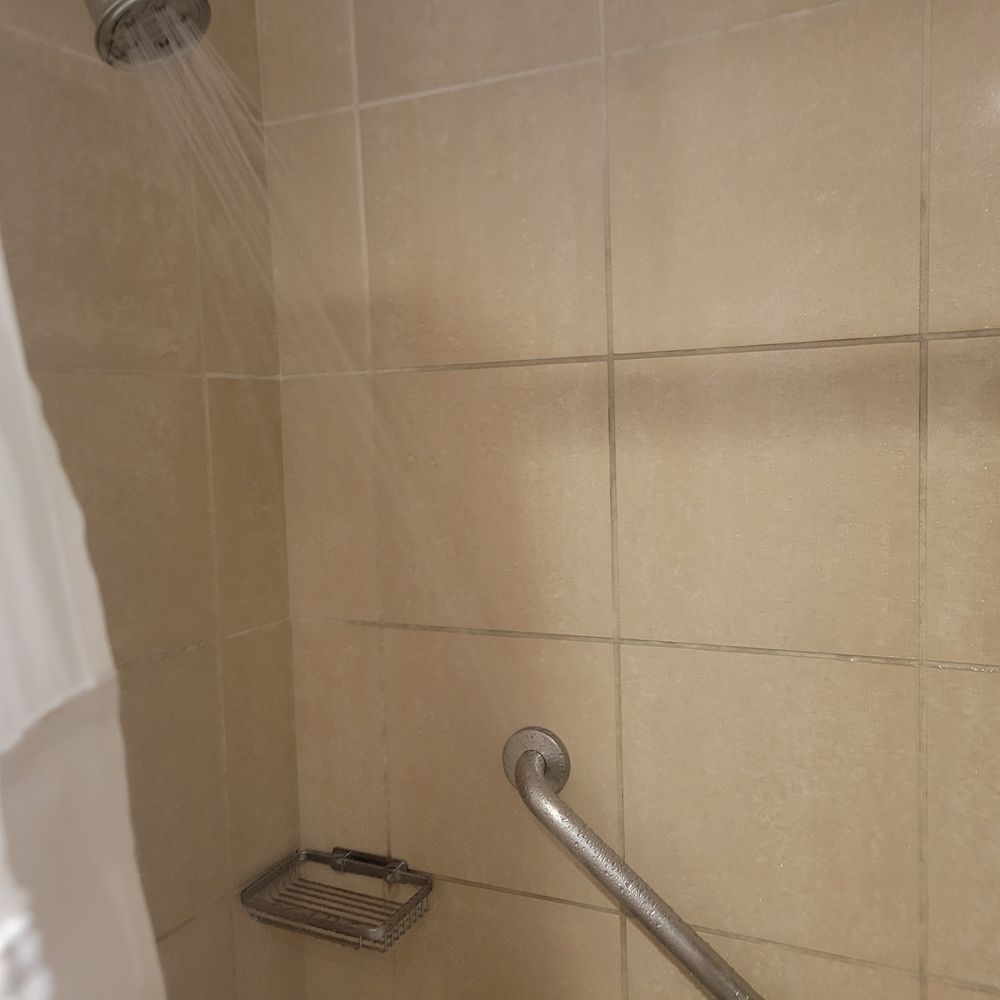 DoubleTree Palm Beach Gardens - Shower in roo 318 - Hotels Near Me - Palm Beach Gardens, Florida DoubleTree Palm Beach Gardens - Shower in roo 318 - Hotels Near Me - Palm Beach Gardens, Florida