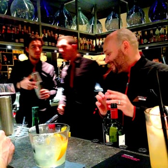CitizenM Hotel - Convivial bartenders - Hotels Near Me - London, XGL