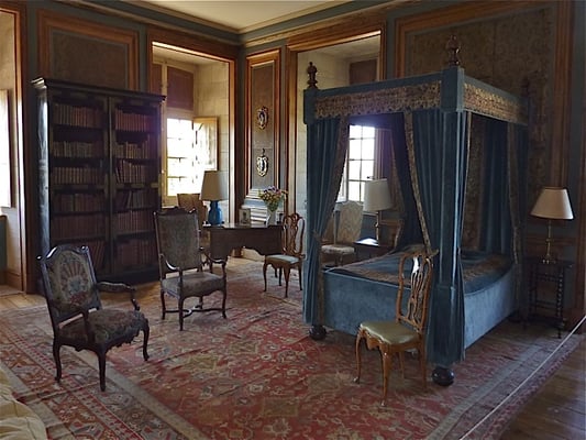 Château de Hautefort by null