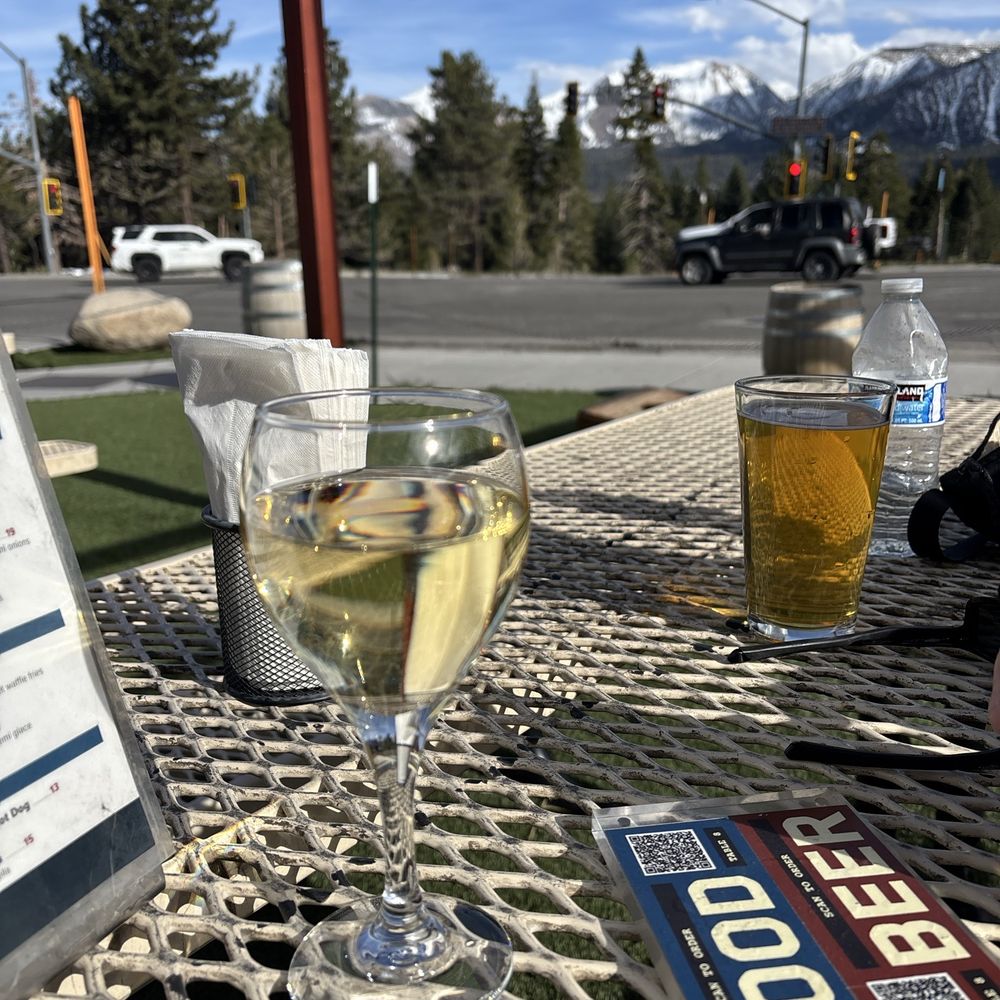 Cornice Chardonnay and wheat beer Cornice Chardonnay and wheat beer