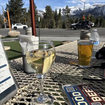 Mammoth Brewing - Cornice Chardonnay and wheat beer - Breweries Near Me - Mammoth Lakes, California Mammoth Brewing - Cornice Chardonnay and wheat beer - Breweries Near Me - Mammoth Lakes, California