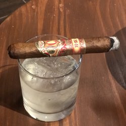 Hoja De Cienfuego Cigar Lounge