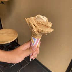Amorino - Medium Cone w/ Dulce de Leche and Hazelnut (~€5,50)