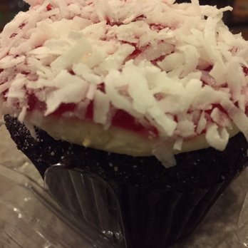 Mariano's - Mariano's Bella Zinger cupcake!  Delicious! - Grocery Near Me - Naperville, Illinois