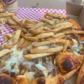 Bobbi's Classic Diner & Motel - Bacon Cheeseburger Pizza - Pizza Near Me - Glenrock, Wyoming