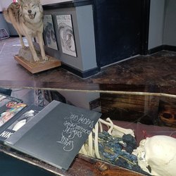Ascension Body Modification - The lobby/waiting area
