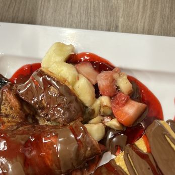 Chocolate Bash - Bash roll filled with bananas and strawberries - Desserts Near Me - Sacramento, California Chocolate Bash - Bash roll filled with bananas and strawberries - Desserts Near Me - Sacramento, California