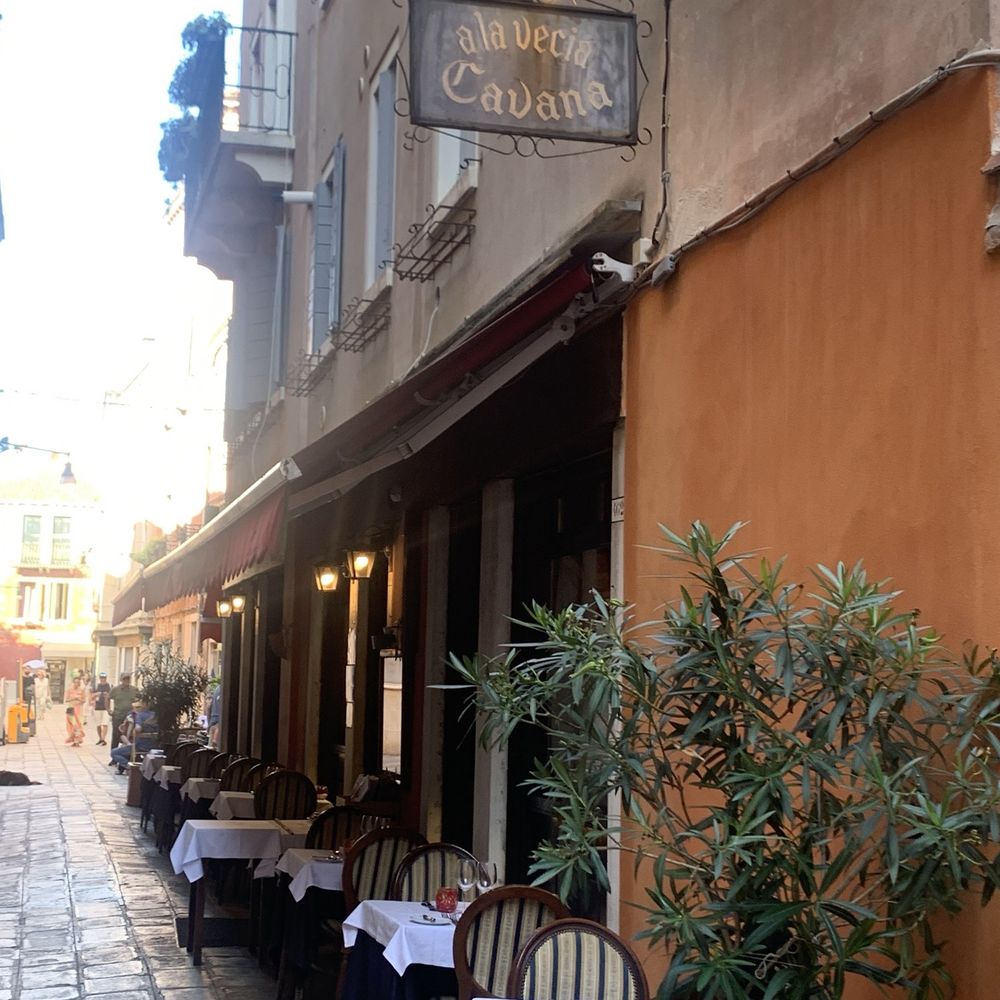 Vecia Cavana - quiet alley dining or beautiful indoor - Venetian Near Me - Venezia, VE Vecia Cavana - quiet alley dining or beautiful indoor - Venetian Near Me - Venezia, VE