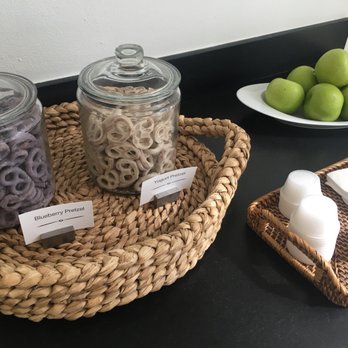 Esencia Wellness Spa - Light refreshments in relaxation lounge - Day Spas Near Me - Miami Beach, Florida Esencia Wellness Spa - Light refreshments in relaxation lounge - Day Spas Near Me - Miami Beach, Florida