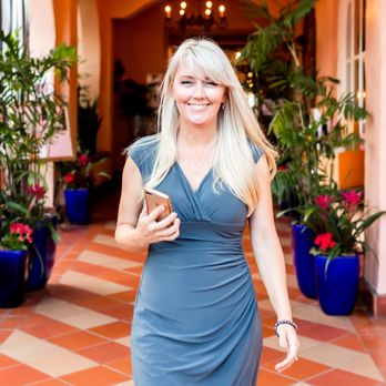 Kelly Macdonald - COMPASS Modern Homes Team - Nice to meet you! Just checking out one of my favorite spots in La Jolla, La Valencia - Real Estate Agents Near Me - La Jolla, California Kelly Macdonald - COMPASS Modern Homes Team - Nice to meet you! Just checking out one of my favorite spots in La Jolla, La Valencia - Real Estate Agents Near Me - La Jolla, California