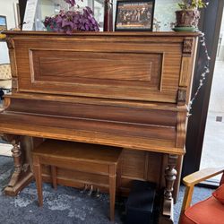 Stonehedge Cafe - Piano
