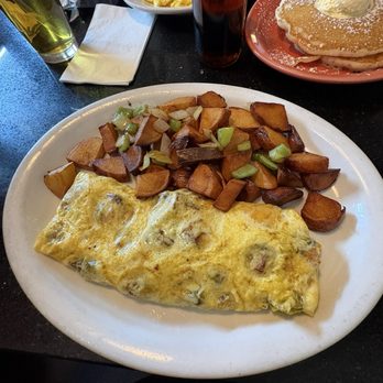 Crest Cafe - Breakfast & Brunch Near Me - Riverside, California