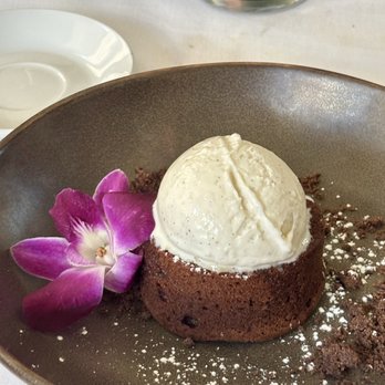 Le Colonial - Chocolate cake - Vietnamese Near Me - Chicago, Illinois Le Colonial - Chocolate cake - Vietnamese Near Me - Chicago, Illinois
