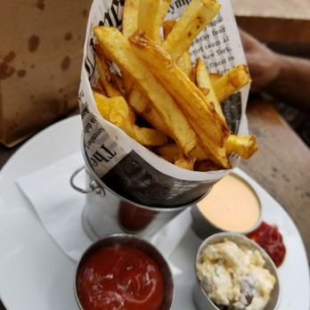 The Fillmore Pub - Pomme frites - American Near Me - Plano, Texas