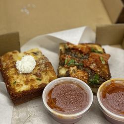 KODE PIZZA - Cheese corn pizza and bulgolgi kimchi pizza with sides of marinara sauce.