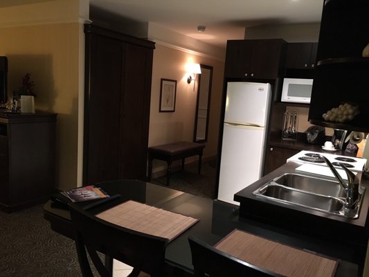 LE ST-MARTIN HÔTEL & SUITES LAVAL - Updated September 2024 - 23 Photos ...