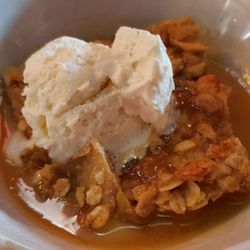 Geraldine's Supper Club & Lounge - Harvest apple crisp