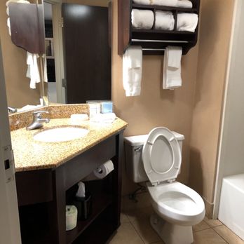 Hampton Inn Columbus-West - Well laid out bathroom but no exhaust fan. - Hotels Near Me - Columbus, Ohio Hampton Inn Columbus-West - Well laid out bathroom but no exhaust fan. - Hotels Near Me - Columbus, Ohio