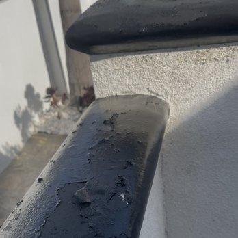 Villa’s painting - As you can clearly see, the new paint is peeling while the original paint underneath remains completely intact. - Painters Near Me Villa’s painting - As you can clearly see, the new paint is peeling while the original paint underneath remains completely intact. - Painters Near Me