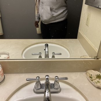 Saul's Carpet Cleaning - Look at the mirror!! Not clean - Carpet Cleaning Near Me - Pittsburg, California Saul's Carpet Cleaning - Look at the mirror!! Not clean - Carpet Cleaning Near Me - Pittsburg, California