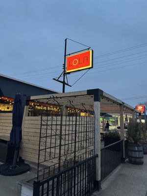 Pizzeria Lola by null