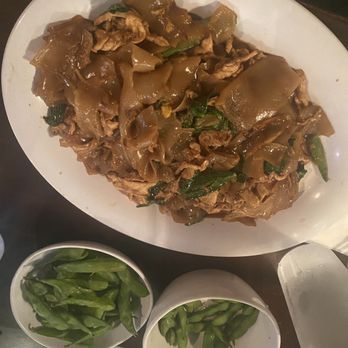 Aroy Dee Thai Kitchen - Pad See Ew w Chicken and edamame - Thai Near Me - New York, New York