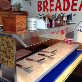 Breadeaux Pizza - Pizza Near Me - Palmyra, Missouri