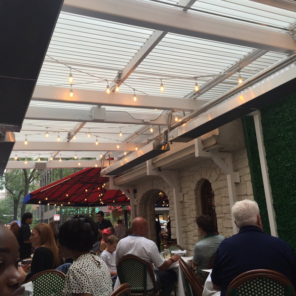 Carmine's - Dinner outside - Italian Near Me - Chicago, Illinois Carmine's - Dinner outside - Italian Near Me - Chicago, Illinois