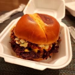 Smash Masters - Sigma. burger with Chili and slaw