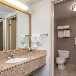 Guest room bath