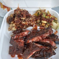 Paul’s Grill - Ribs, rib tips, grilled veggies, and "stoner" Mac