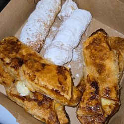 Panadería y Repostería Brasilia - Tornillos (Pastry filled with Bavarian cream) & Quesito (Pastry filled with cream cheese mixture)