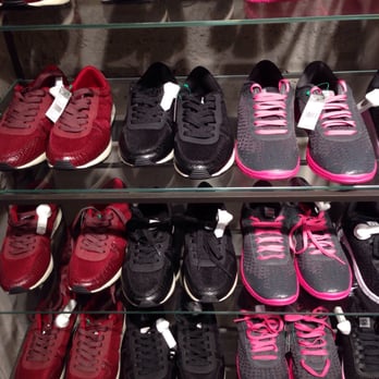 Benetton - 39,95 per scarpe da ginnastica - Men's Clothing Near Me - Milan, Michigan Benetton - 39,95 per scarpe da ginnastica - Men's Clothing Near Me - Milan, Michigan