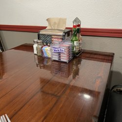 Creekside Gas & Grill - Nice Tables
