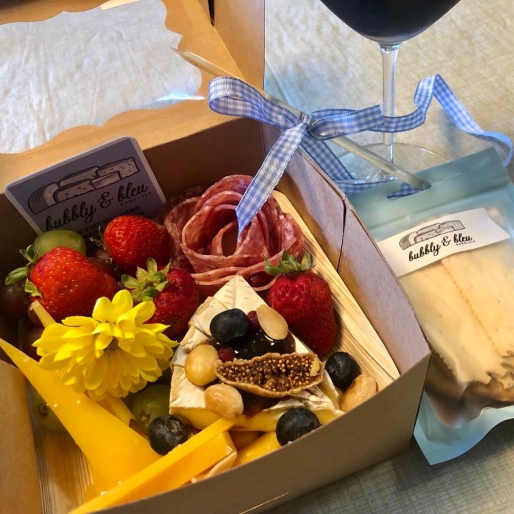 Bubbly & Bleu - Minimo box comes with a bag of crackers. - Cheese Shops Near Me - Honolulu, Hawaii Bubbly & Bleu - Minimo box comes with a bag of crackers. - Cheese Shops Near Me - Honolulu, Hawaii